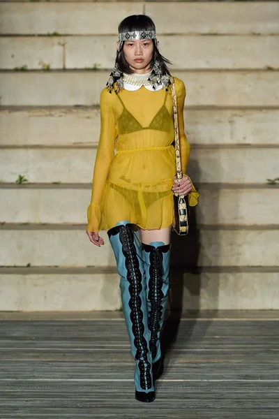 Look 70